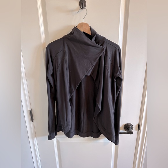 Lululemon size 4 open jacket - Picture 2 of 3